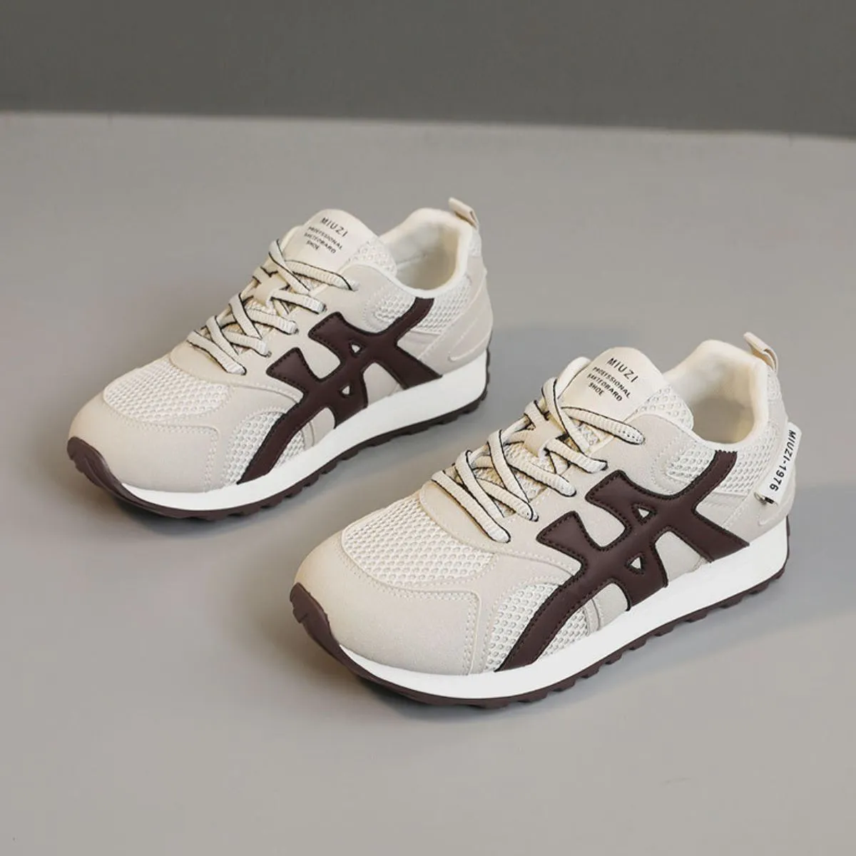 Contrast Mesh Round Toe Athletic
