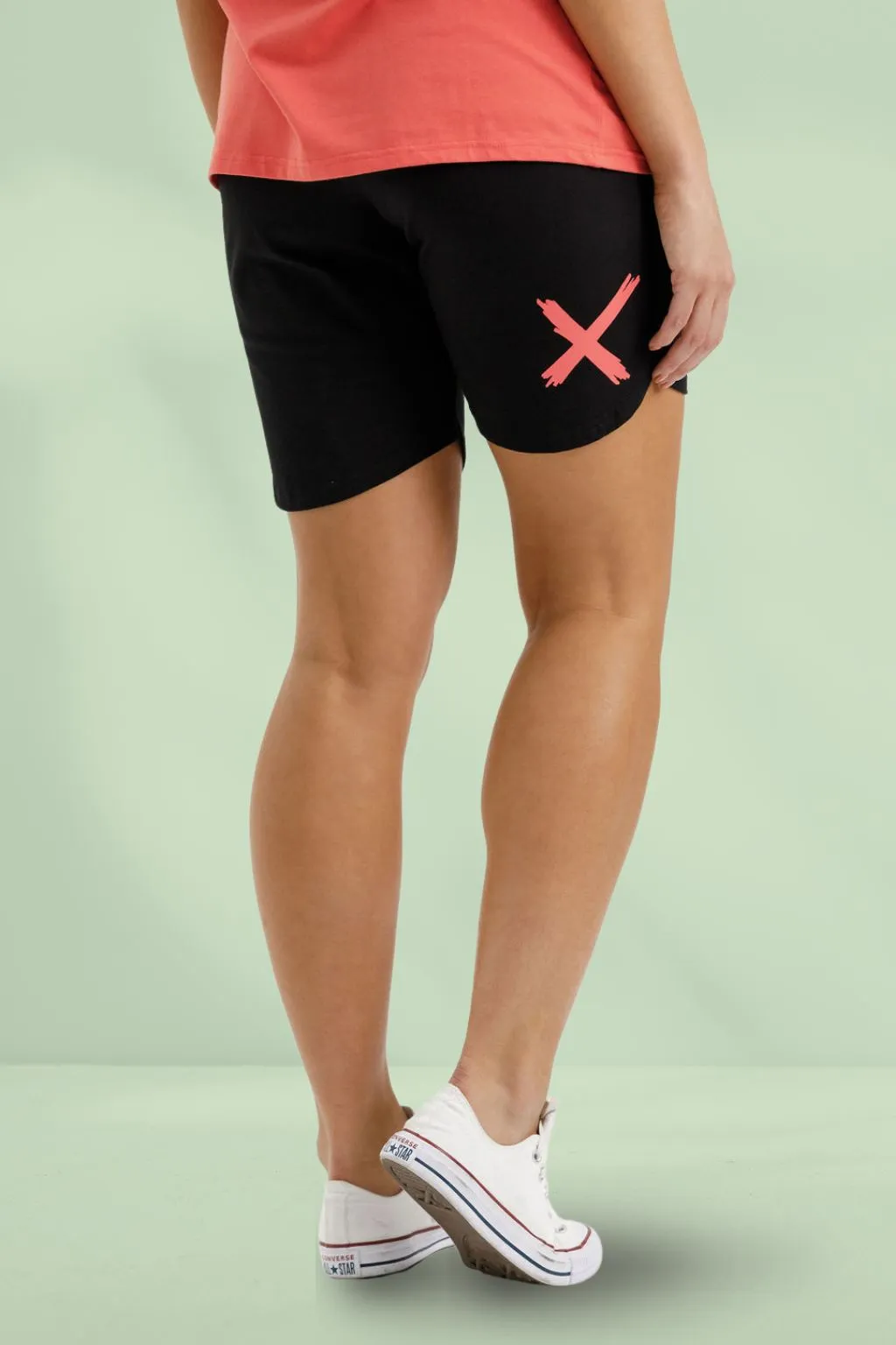 Homelee Apartment Shorts Black with Berry X