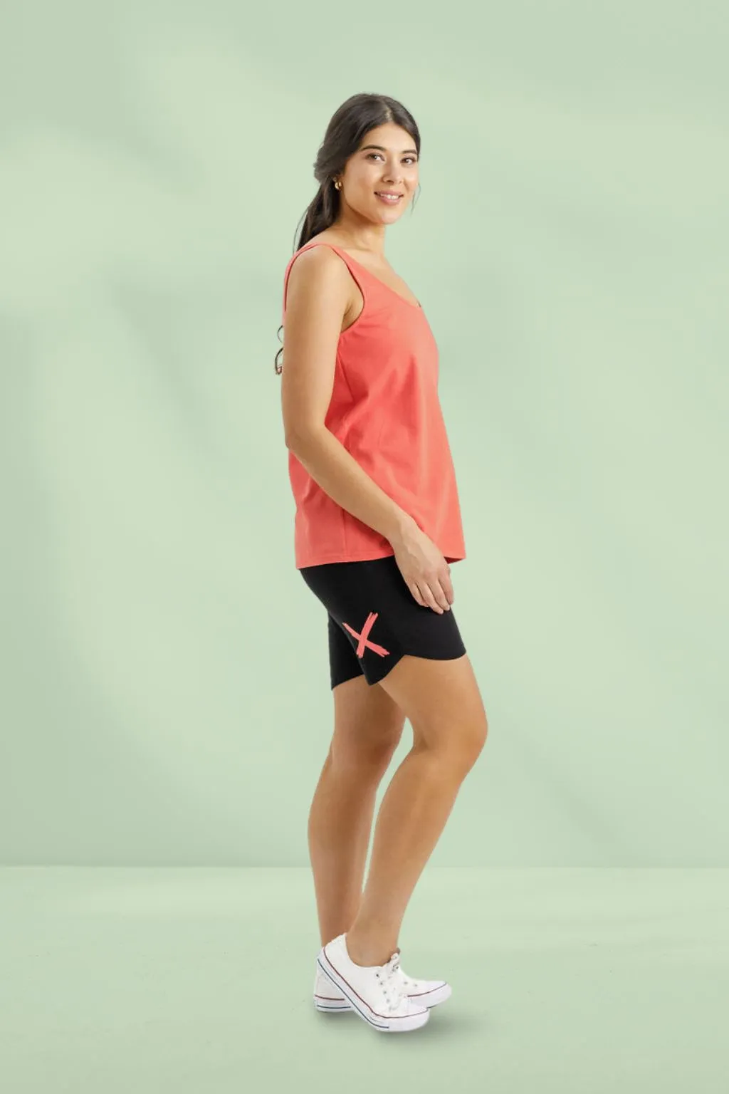 Homelee Apartment Shorts Black with Berry X