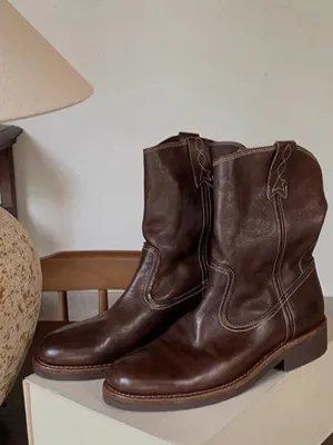 Round Toe Platform Boots