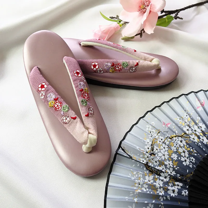 Traditional Japanese Zori Sandals with Floral Embroidered Straps