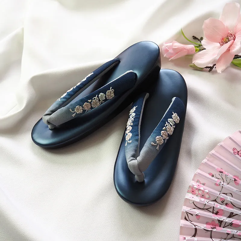 Traditional Japanese Zori Sandals with Floral Embroidered Straps